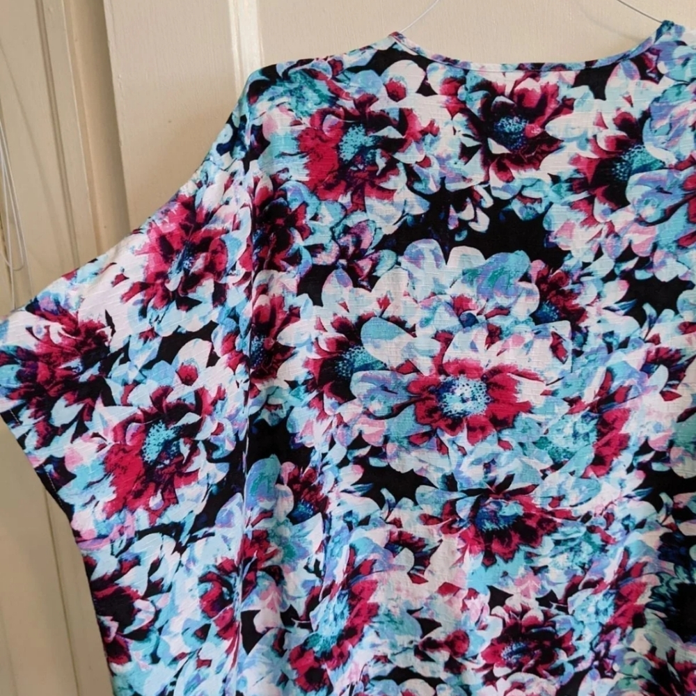 East 5th floral blouse Size M - Picture 4 of 8